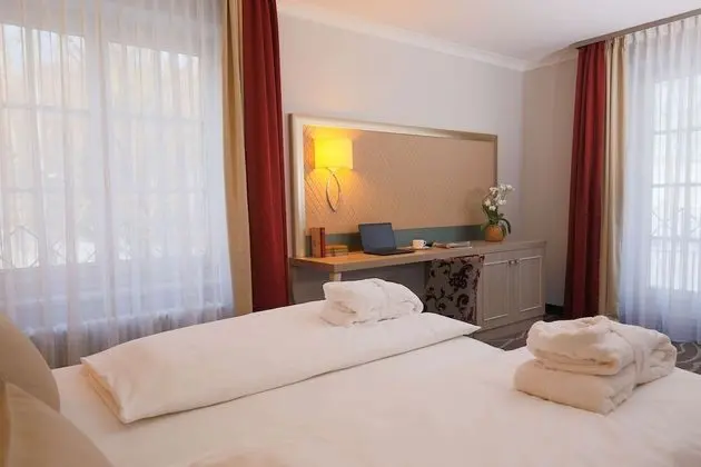 Junior Süit, 1 Çift Kişilik Yatak (Converts to 2 Twin Beds;with Sofabed)
