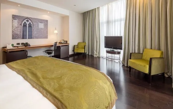 Süit, 1 En Büyük (King) Boy Yatak, Bağlantılı Odalar