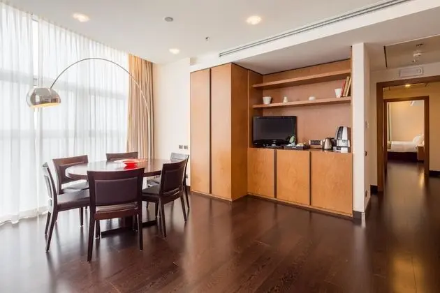 Süit, 1 En Büyük (King) Boy Yatak, Bağlantılı Odalar