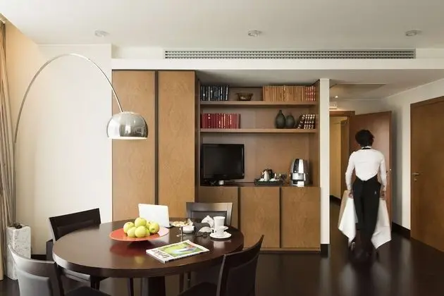 Süit, 1 En Büyük (King) Boy Yatak, Bağlantılı Odalar