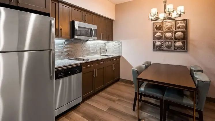 Süit, 1 En Büyük (King) Boy Yatak ve Çekyat, Engellilere Uygun, Sigara İçilmez (Kitchen)