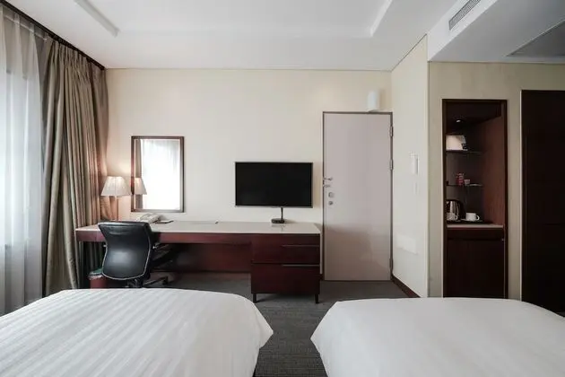 Family Oda, Birden Çok Yatak, Sigara İçilmez, Bağlantılı Odalar (Connecting rooms)