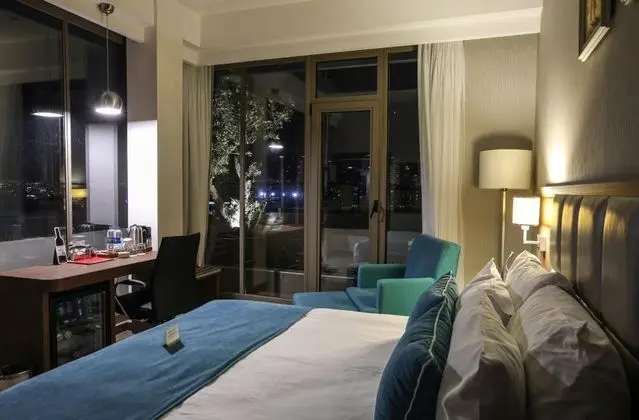 Çift Kişilik, Şehir Manzaralı