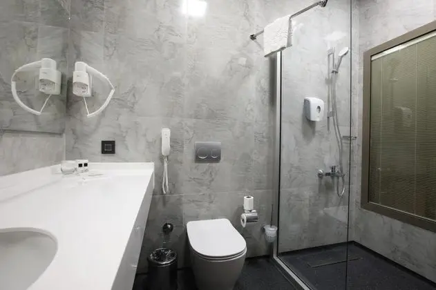 Çift Kişilik, Şehir Manzaralı