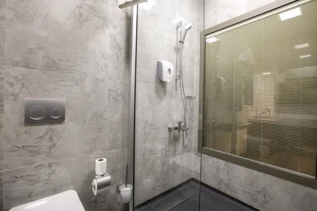 Çift Kişilik, Şehir Manzaralı