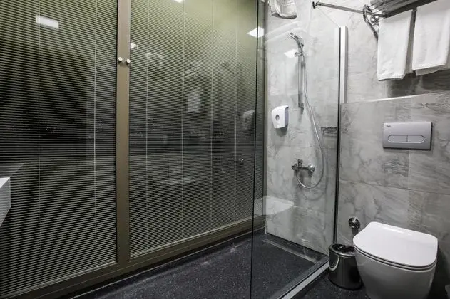 Çift Kişilik, Şehir Manzaralı