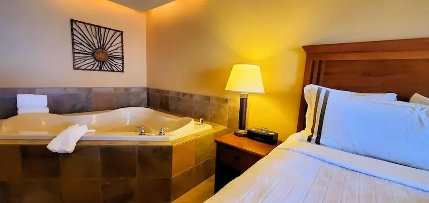 Süit, 1 En Büyük (King) Boy Yatak, Sıcak Su Küveti, Göl Kenarı