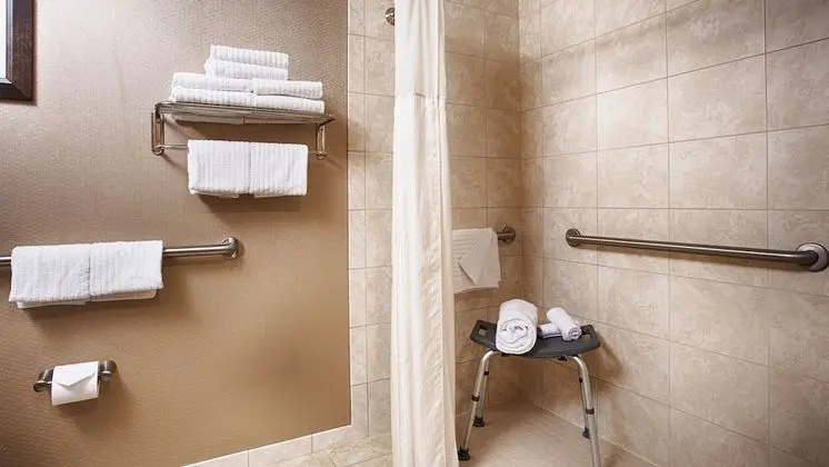 Standard Oda, 2 Büyük (Queen) Boy Yatak, Engellilere Uygun, Sigara İçilmez