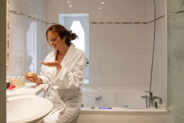 Superior Tek Büyük Yataklı Oda (Balneo bath)