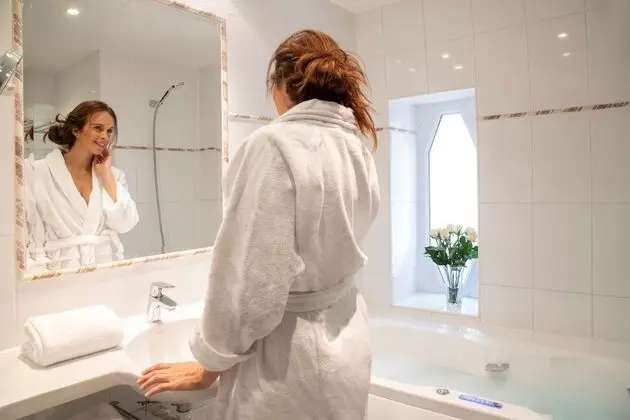 Superior Tek Büyük Yataklı Oda (Balneo bath)