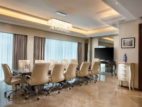 Süit, Birden Çok Yatak, Sigara İçilmez (Dining Table;Presidential)