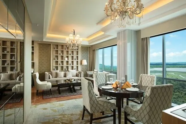 Süit, Birden Çok Yatak, Sigara İçilmez (Dining Table;Presidential)