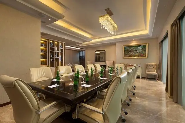 Süit, Birden Çok Yatak, Sigara İçilmez (Dining Table;Presidential)