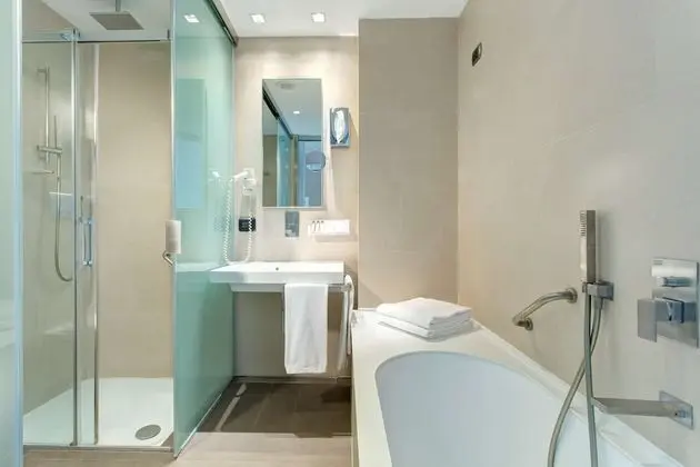 Deluxe Oda, 1 En Büyük (King) Boy Yatak