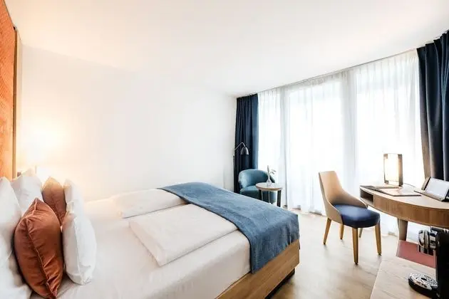 Standard Oda, 2 Tek Kişilik Yatak, Balkon, Göl Manzaralı (Walk-in Shower)