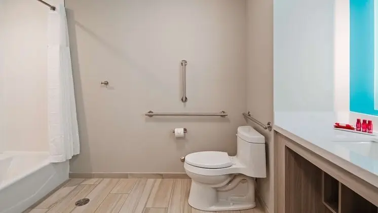 Standard Oda, 1 En Büyük (King) Boy Yatak, Engellilere Uygun, Buzdolabı ve Mikrodalga