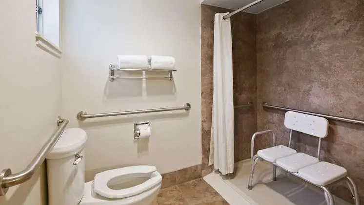 Standard Oda, 2 Büyük (Queen) Boy Yatak, Engellilere Uygun, Sigara İçilmez