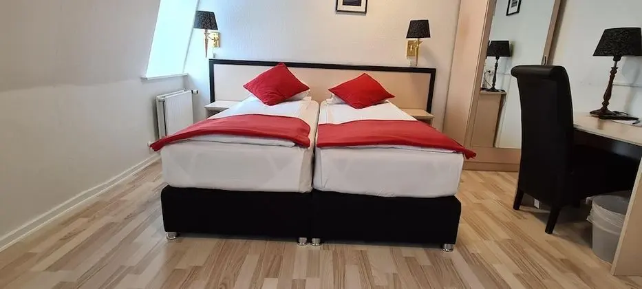 Economy Double twin room, Small bathroom, note stairs to floor
