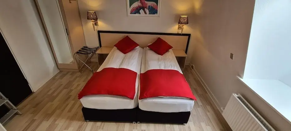 Economy Double twin room, Small bathroom, note stairs to floor