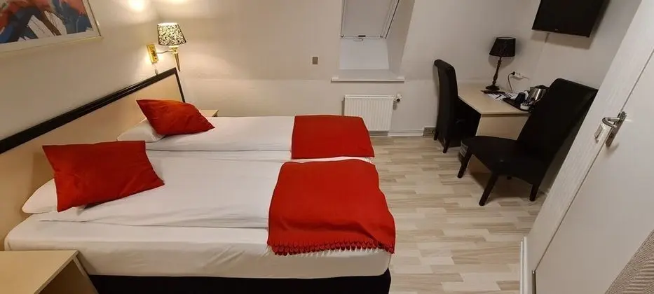 Economy Double twin room, Small bathroom, note stairs to floor