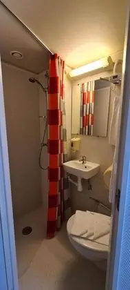 Economy Double twin room, Small bathroom, note stairs to floor