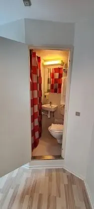 Economy Double twin room, Small bathroom, note stairs to floor
