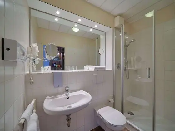 Business Oda, 1 Çift Kişilik Yatak, Bahçe Manzaralı (Converts to 2 Twin Beds)