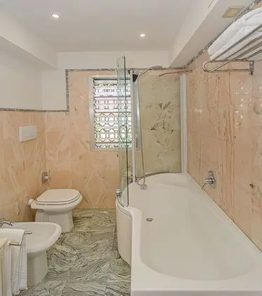 Comfort Tek Büyük veya İki Ayrı Yataklı Oda, Özel Banyo