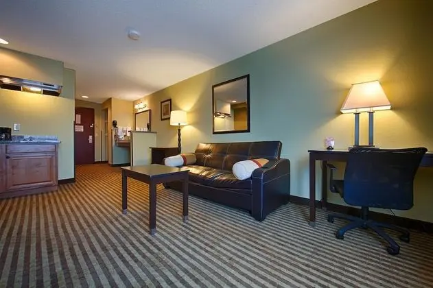 Süit, 1 En Büyük (King) Boy Yatak, Engellilere Uygun, Küçük Mutfak (with Sofabed)