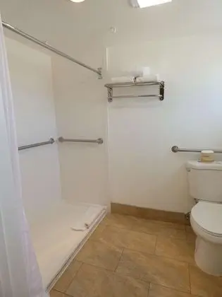 Standard Oda, 2 Büyük (Queen) Boy Yatak, Engellilere Uygun, Sigara İçilmez