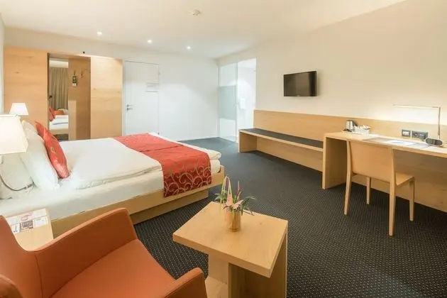 Deluxe Oda, 1 Çift Kişilik Yatak, Balkon, Göl Manzaralı (Balcony)