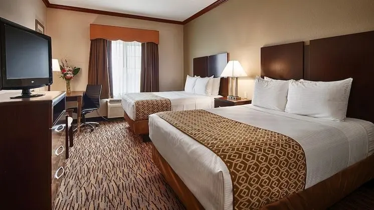 Standard Oda, 2 Büyük (Queen) Boy Yatak, Engellilere Uygun, Küvet