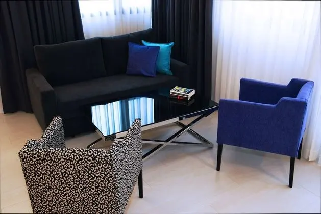 Junior Süit, 1 Büyük (Queen) Boy Yatak, Sigara İçilmez, Küçük Mutfak