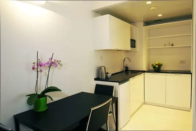 Süit, 1 Büyük (Queen) Boy Yatak, Sigara İçilmez, Küçük Mutfak