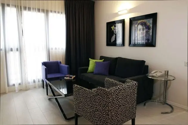 Süit, 1 Büyük (Queen) Boy Yatak, Sigara İçilmez, Küçük Mutfak