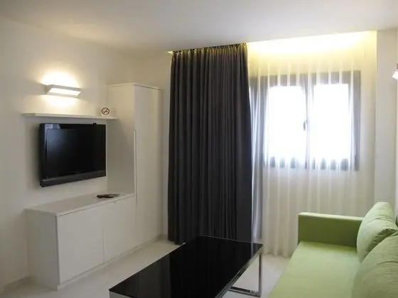 Süit, 1 Büyük (Queen) Boy Yatak, Sigara İçilmez, Küçük Mutfak