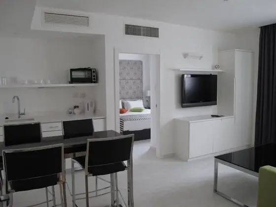 Süit, 1 Büyük (Queen) Boy Yatak, Sigara İçilmez, Küçük Mutfak