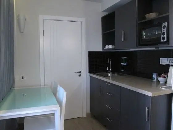 Süit, 1 Büyük (Queen) Boy Yatak, Sigara İçilmez, Küçük Mutfak