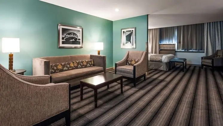 Deluxe Süit, 1 En Büyük (King) Boy Yatak, Engellilere Uygun (Walk-in Shower;with Sofabed)
