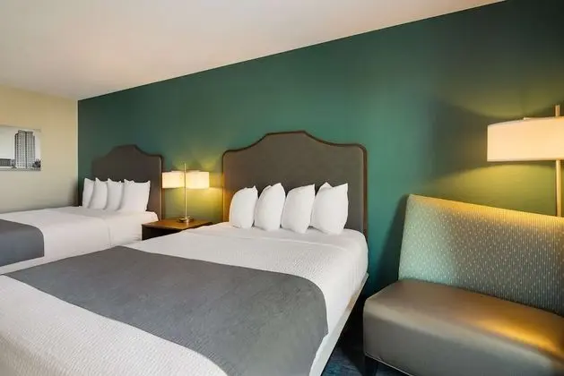 Standard Oda, 2 Büyük (Queen) Boy Yatak, Engellilere Uygun, Küvet