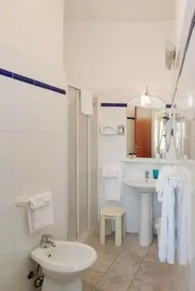 Büyük Yataklı Tek Kişilik Oda