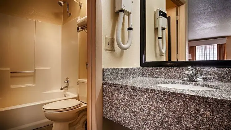 Standard Oda, 2 Çift Kişilik Yatak, Sigara İçilebilir, Buzdolabı ve Mikrodalga