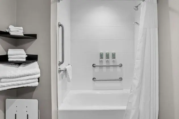 Engellilere uygun banyo