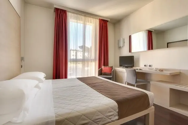 Comfort Oda, 1 Büyük (Queen) Boy Yatak, Sigara İçilmez (Converts to 2 Twin Beds;Larger Room)