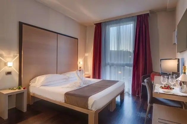 Comfort Oda, 1 Büyük (Queen) Boy Yatak, Sigara İçilmez (Converts to 2 Twin Beds;Larger Room)