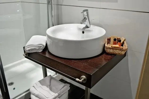 Standard Oda, 1 Büyük (Queen) Boy Yatak, Sigara İçilmez (Twin bed on request)