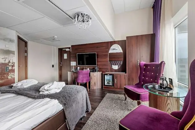 Junior Süit, 1 En Büyük (King) Boy Yatak, Sigara İçilmez