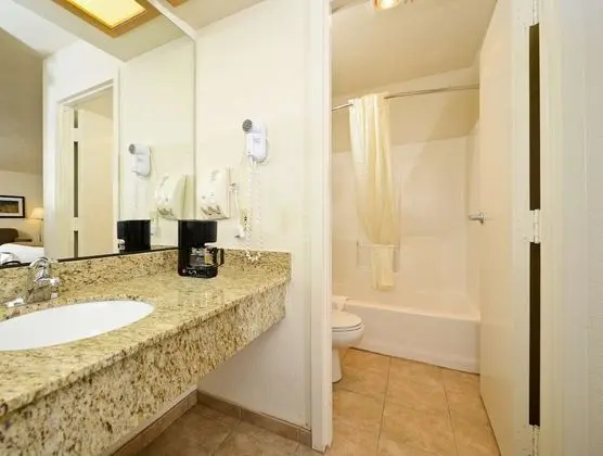 Standard Oda, 2 Büyük (Queen) Boy Yatak, Sigara İçilmez, Buzdolabı ve Mikrodalga (Pet Friendly)