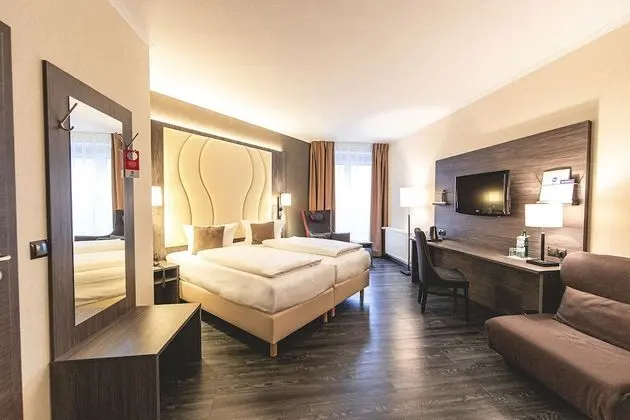 Family Oda, 1 En Büyük (King) Boy Yatak (Cozy Sitting Corner)