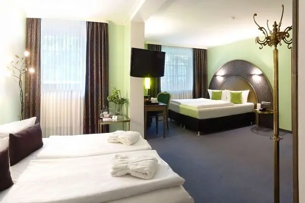 Family Oda, 1 En Büyük (King) Boy Yatak (Cozy Sitting Corner)